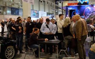 Großer Andrang am Stand der STT bei der Autogrammstunde von Ralf Glatzel(foto:glatzelracing)