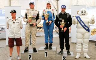 Podium der Division 3 mit Doppelsiegerin Victoria Froß