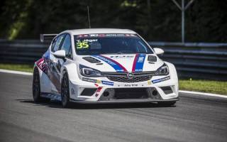 Mit einem Opel Astra TCR 