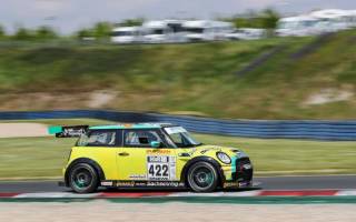 Lucas Baude (Mini JCW R56) konnte trotz Mehrgewicht beide Rennen beim Auftakt gewinnen