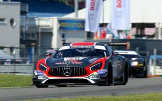 Mario Hirsch (Mercedes AMG GT3) kämpft sich auf Platz zwei